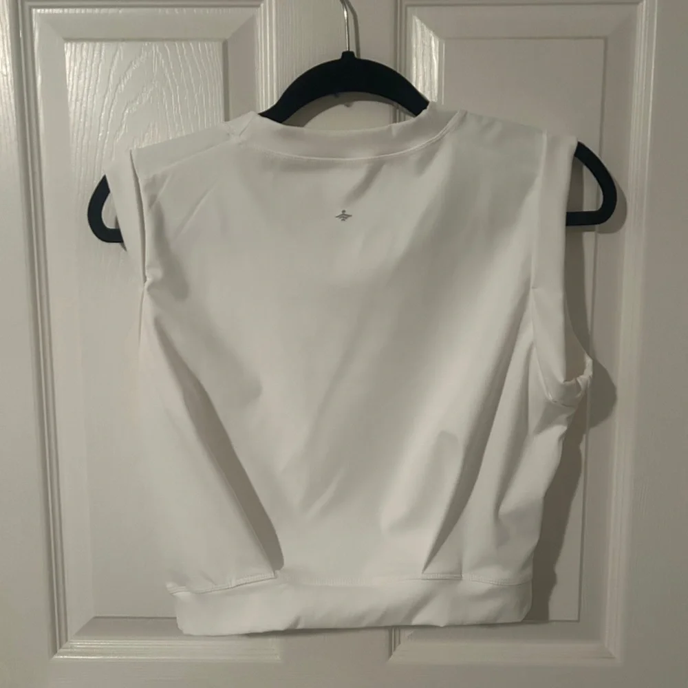 HALARA White Cropped Sleeveless Crewneck Tank - Picture 6 of 7